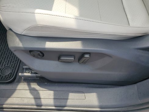 Used 2019 Volkswagen Tiguan SE w/ Panoramic Sunroof Package FWD image 15