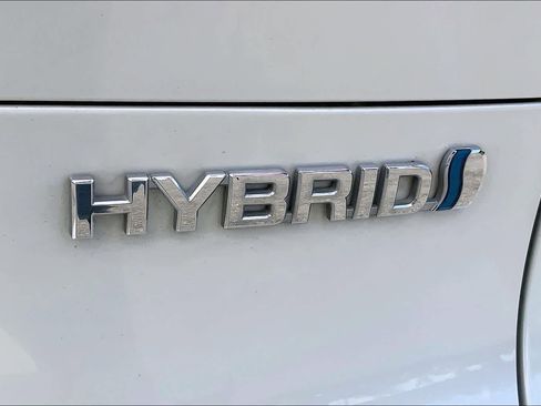 Used 2021 Toyota Venza LE image 10