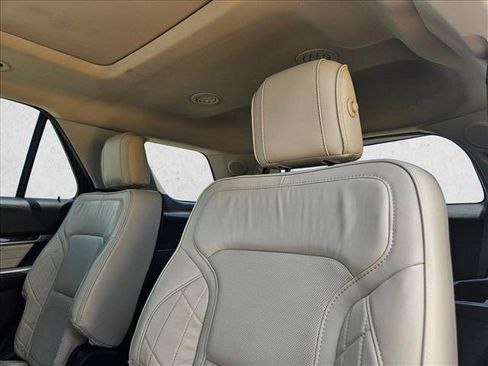 Used 2016 Ford Explorer Platinum AWD/4WD image 9