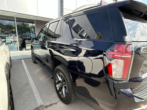 Used 2022 Chevrolet Tahoe Z71 w/ Luxury Package AWD/4WD image 4