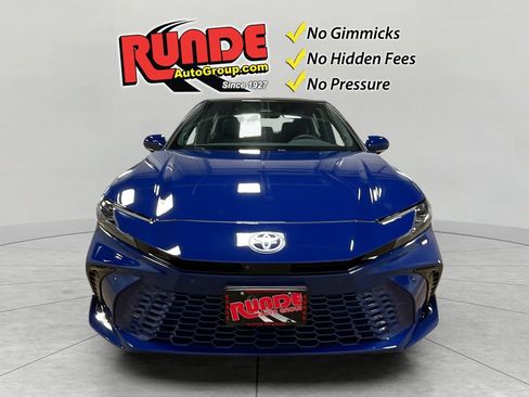 Used 2025 Toyota Camry XSE w/ Premium Plus Package image 8
