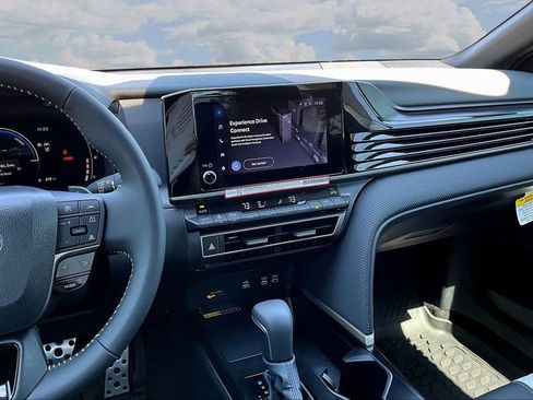 Used 2026 Toyota Camry SE image 11