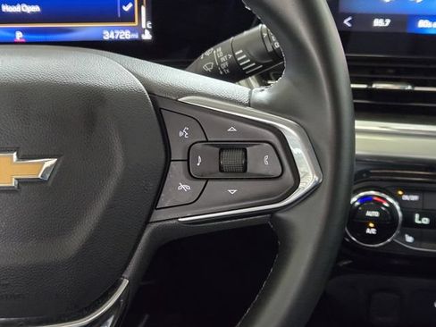 Used 2025 Chevrolet Trax LT w/ LT Convenience Package FWD image 30