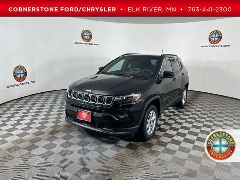 Used 2025 Jeep Compass Latitude w/ Sun & Sound Group image 1