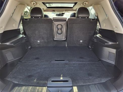 Used 2019 Nissan Rogue SL w/ Premium Package image 20