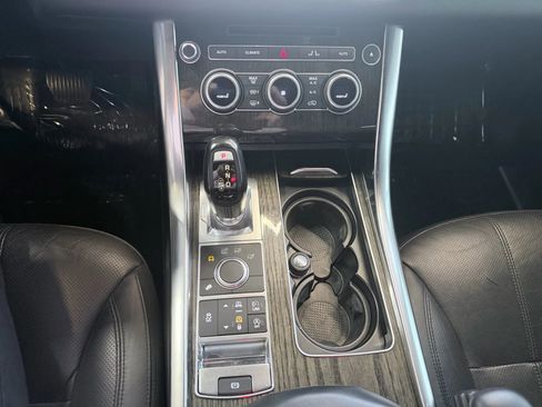 Used 2017 Land Rover Range Rover Sport HSE image 18