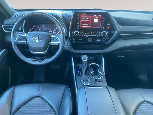 Certified 2022 Toyota Highlander XSE image 10