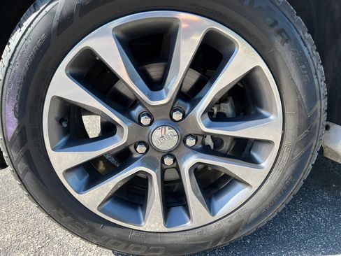 Used 2017 Jeep Grand Cherokee Overland RWD image 11