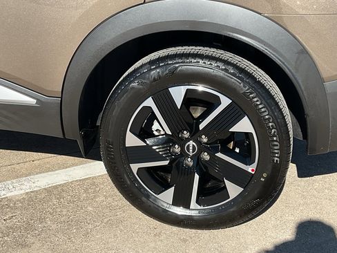 Used 2025 Nissan Kicks SV image 8