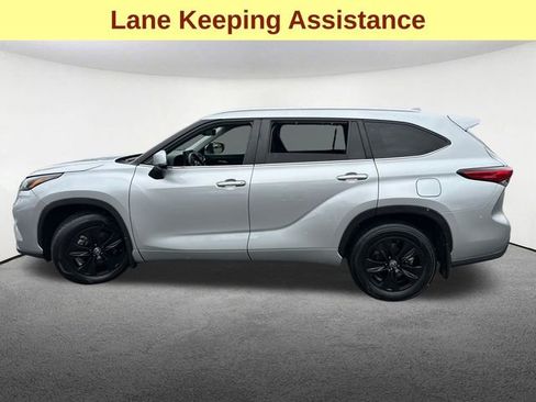 Used 2023 Toyota Highlander XLE AWD/4WD image 6