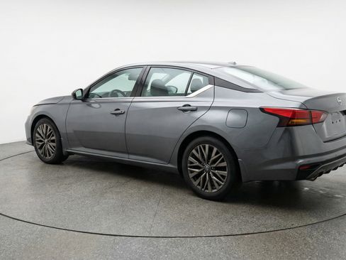 Used 2025 Nissan Altima 2.5 SV FWD image 6