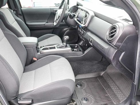 Used 2022 Toyota Tacoma TRD Sport w/ Technology Package RWD image 17
