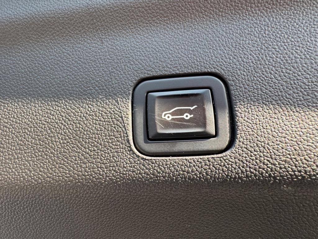Used 2022 Chevrolet Suburban Premier AWD/4WD image 11