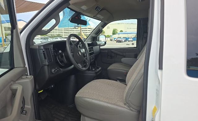 Used 2025 Chevrolet Express 3500 LT w/ LT Preferred Equipment Group RWD image 6