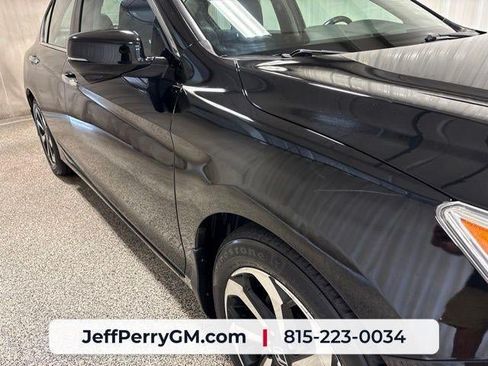 Used 2017 Honda Accord EX-L image 7