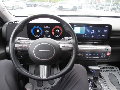 Used 2025 Hyundai Kona SEL FWD image 17