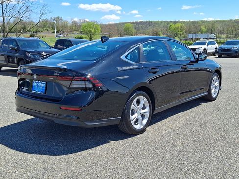 Used 2025 Honda Accord LX image 6