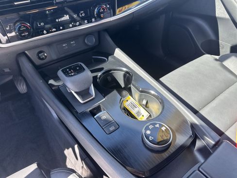 Certified 2024 Nissan Rogue SL image 26