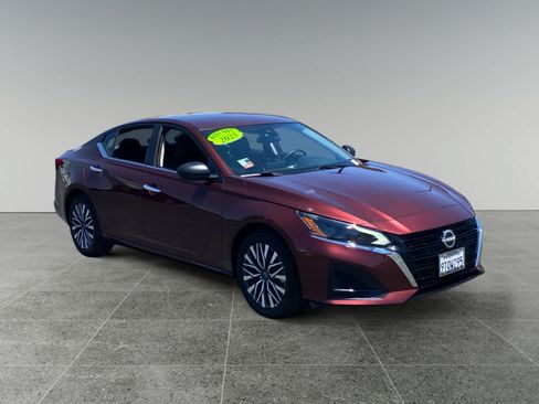 Used 2025 Nissan Altima 2.5 SV FWD image 7