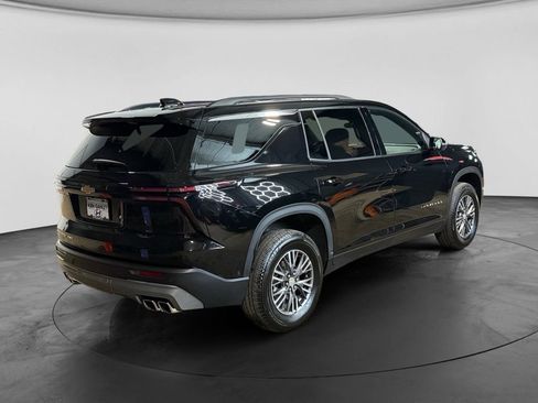 Used 2025 Chevrolet Traverse LT w/ Enhanced Driving Package AWD/4WD image 5