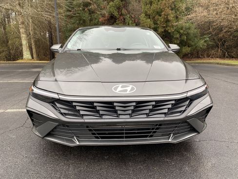 Used 2024 Hyundai Elantra SEL image 3