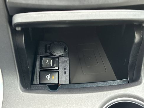 Used 2016 Toyota Camry XLE image 27