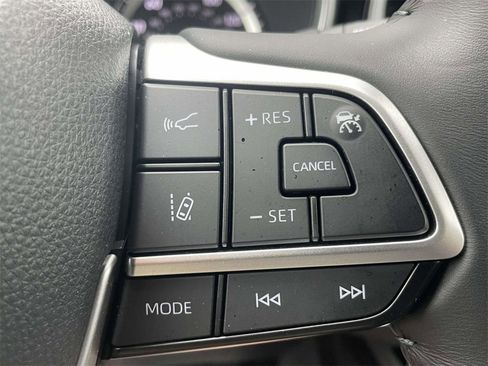 Used 2024 Toyota Highlander XLE image 26