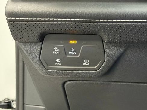 Used 2024 Volkswagen Atlas SE FWD image 15