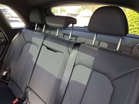 New 2025 Audi Q3 2.0T Premium image 28