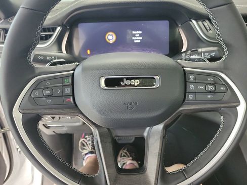 New 2025 Jeep Grand Cherokee Limited image 12