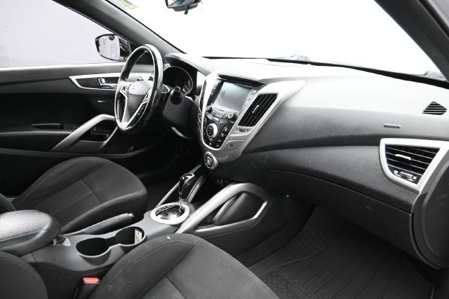Used 2017 Hyundai Veloster Value Edition FWD image 32