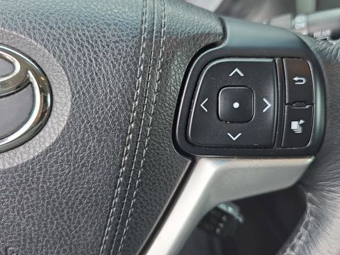 Used 2017 Toyota Sienna SE w/ SE Preferred Package image 19