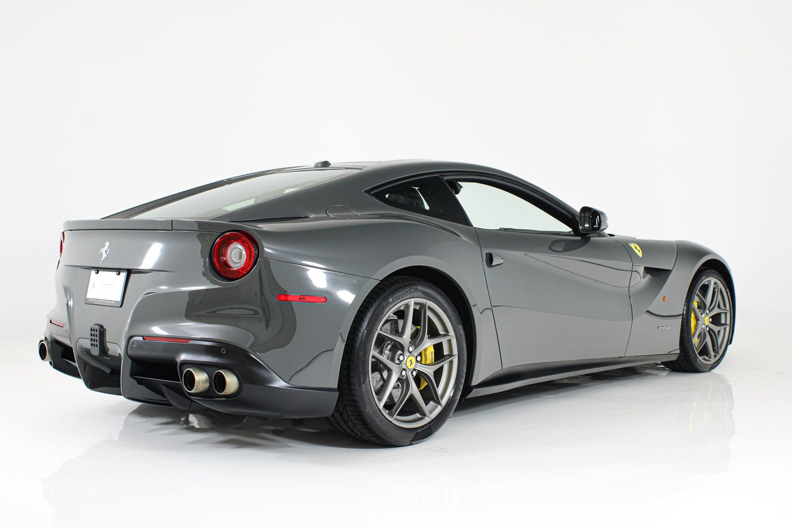 Used 2015 Ferrari F12 Berlinetta RWD image 10