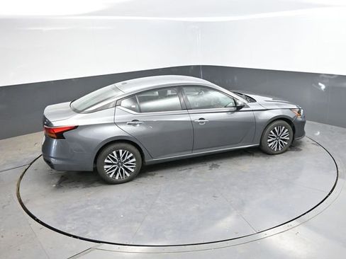 Used 2024 Nissan Altima 2.5 SV AWD/4WD image 32