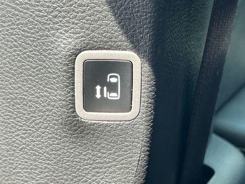 Used 2025 Chrysler Pacifica Select FWD image 37