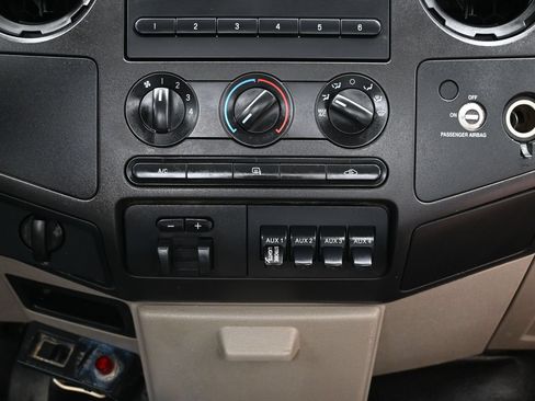 Used 2009 Ford F550 2WD Regular Cab Super Duty image 24