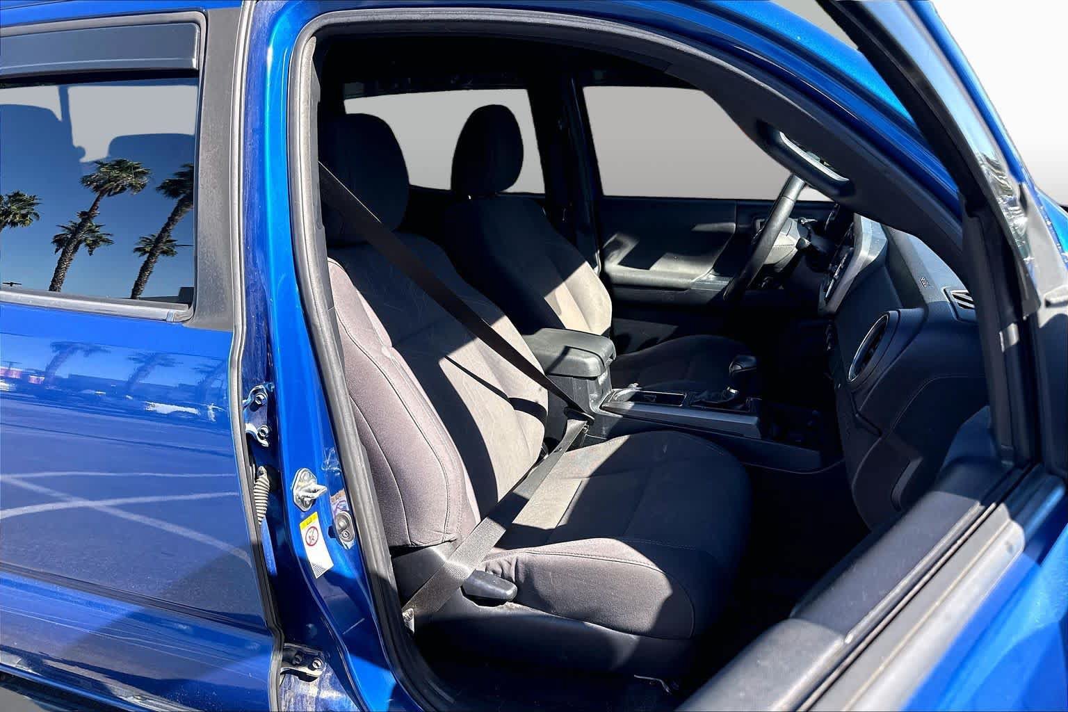 Used 2018 Toyota Tacoma TRD Sport w/ Technology Package RWD image 8
