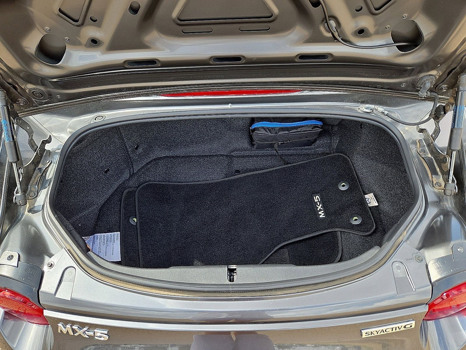 Used 2023 MAZDA MX-5 Miata Grand Touring RWD image 16