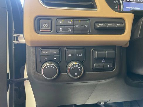 Used 2021 Chevrolet Tahoe Premier w/ Premium Package AWD/4WD image 27