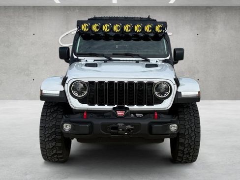 Used 2024 Jeep Gladiator Rubicon AWD/4WD image 18