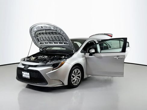 Used 2020 Toyota Corolla LE FWD image 12