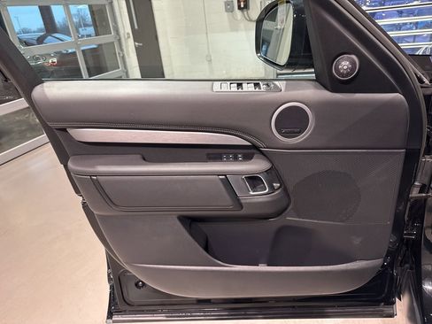 Used 2023 Land Rover Discovery S R-Dynamic image 12