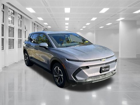 New 2026 Chevrolet Equinox EV LT image 3