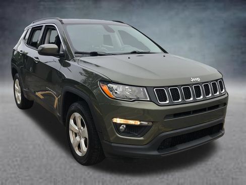 Used 2018 Jeep Compass Latitude w/ Popular Equipment Group AWD/4WD image 16