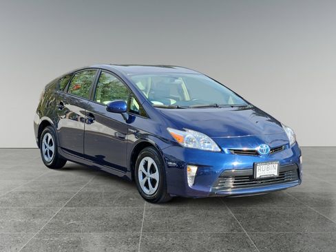 Used 2015 Toyota Prius Four image 1