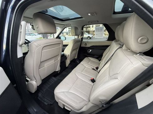 Used 2018 Land Rover Discovery SE AWD/4WD image 25