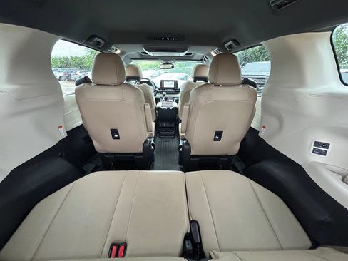Used 2023 Toyota Sienna XLE w/ XLE Plus Package AWD/4WD image 16