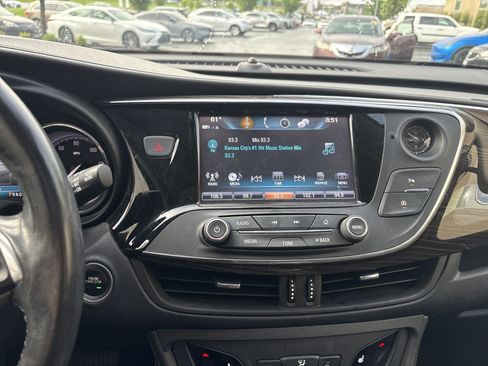Used 2019 Buick Envision Essence FWD image 23