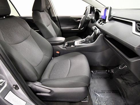 Used 2025 Toyota RAV4 XLE image 17