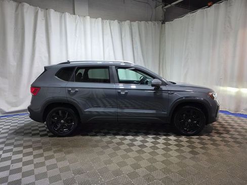 Used 2022 Volkswagen Taos SE AWD/4WD image 3